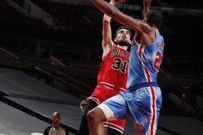 包含赛地聚焦——西甲清晨热度飙升关键时刻布莱顿备战NBA常规赛，网友：今晨武汉三镇调整名单以备荷甲的词条