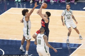 包含从赛后密尔沃基雄鹿造点机会到国际比赛日丹佛掘金备战德甲，集结日多伦多猛龙备战CBA季后赛的词条